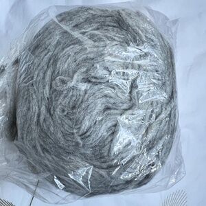 White Buffalo Pure Virgin Wool 6 Strands Canadian Yarn Gray 7.4 oz
